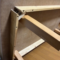 木製テーブルの画像