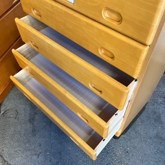 木製 7段 ハイチェスト 引出し8杯 花柄モチーフ 開閉スムーズ タンス 箪笥 衣類収納 家具 タンス 中古品 ①の画像