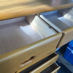 木製 7段 ハイチェスト 引出し8杯 花柄モチーフ 開閉スムーズ タンス 箪笥 衣類収納 家具 タンス 中古品 ①の画像