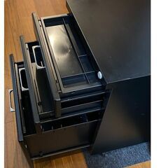 〈広尾 日本赤十字社医療センター近辺でお渡し〉スチール収納チェスト　デスクワゴン　引出収納  A4サイズ対応 ファイルラック ファイルボックス 書類棚 CD DVD収納 キャスター付　鍵付きの画像