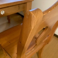 ダイニングテーブルと椅子の画像