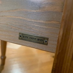 ダイニングテーブルと椅子の画像