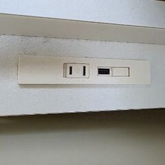 ダブルベッド 引出し2つ、コンセント、マットレス付きの画像