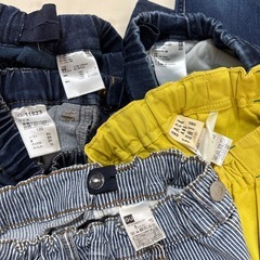 ユニクロ デニムパンツ　靴下の画像