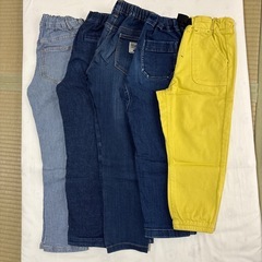 ユニクロ デニムパンツ　靴下の画像