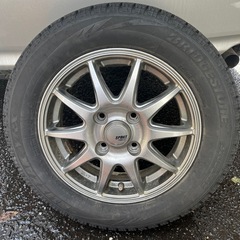 13インチホイール、スタッドレスタイヤの画像