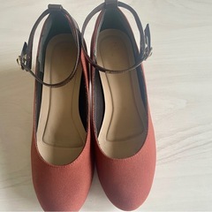 ストラップパンプスの画像