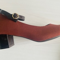 ストラップパンプスの画像