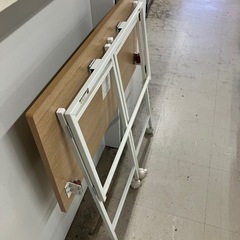 O2511-201 ニトリ ハイテーブル キャスター付き 脚折りたたみ可 キズ汚れ有り 中古の画像