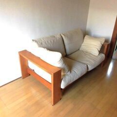 惜譲！　新品定価　30万円クラス　KAGURAの高級無垢材ソファ（中古です）の画像