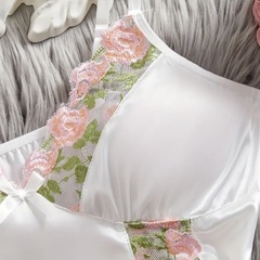 最終価格❣️エレガントな❣️フローラル刺繍🌼の画像