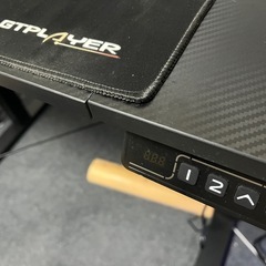 ゲーミング昇降デスクの画像