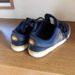 NEW BALANCE 紺色スニーカー（中古）の画像