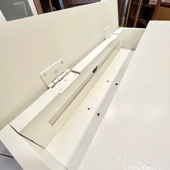 [在庫2点 各売価格] アメリカ universal smartstuff ミラーチェスト ナイトテーブル サイドテーブル ベッドサイド テーブル コード収納 シャビー シック ミラー家具 チェスト 白家具 アンティーク風 姫系家具 america ユニバーサル社 スマートスタッフの画像