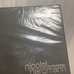 nicolai bergmann プリザーブドフラワーアレンジメントの画像