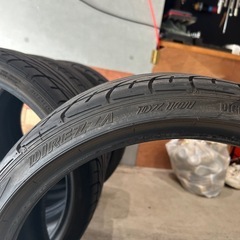 215  35R18 ダンロップ　ばりバリ溝の画像