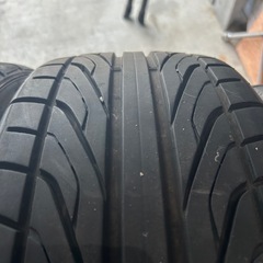 215  35R18 ダンロップ　ばりバリ溝の画像