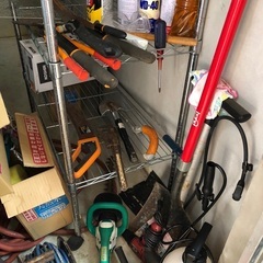 倉庫片付け中の画像