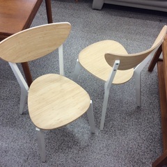 【IKEAのダイニングセット】 ダイニングセット　IKEA　イケア　食卓テーブルセット　イス2脚　丸形テーブル　バーチ材　パイン材　：ナチュラル の画像
