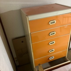 レトロなタンスの画像