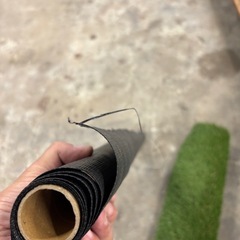 人工芝と防草シートの画像