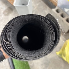 人工芝と防草シートの画像