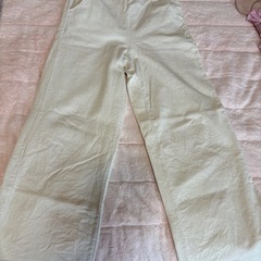 コーデュロイ白のズボンの画像