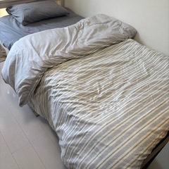 ベッドフレーム、マットレス、寝具セット（枕無し）の画像