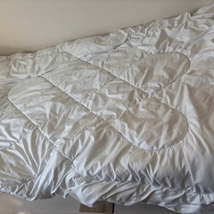 ベッドフレーム、マットレス、寝具セット（枕無し）の画像