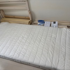 ベッドフレーム、マットレス、寝具セット（枕無し）の画像