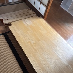 ダイニングテーブルの画像