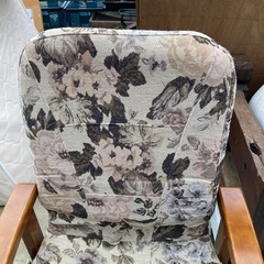 布の座面の椅子の画像