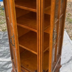 お話中　【希少/破格】オールドカリモク karimoku コロニアル コーナーボード 食器棚 サイドキャビネット キュリオケース　いたずら購入により再掲しますの画像