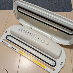 真空保存フードシーラースリム VPF-S50 ホワイトの画像