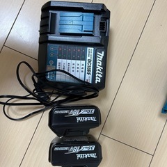 マキタ充電式草刈機 バッテリー2個 充電器つきの画像