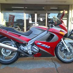 NO.5543　ＺＺＲ２５０　水冷４サイクル２気筒２５０ｃｃエンジン　レッド＆ガンメタリック　☆彡の画像