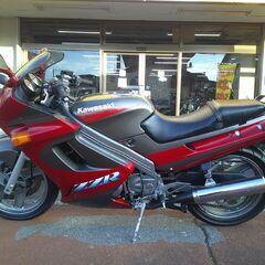 NO.5543　ＺＺＲ２５０　水冷４サイクル２気筒２５０ｃｃエンジン　レッド＆ガンメタリック　☆彡の画像