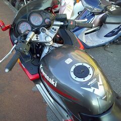 NO.5543　ＺＺＲ２５０　水冷４サイクル２気筒２５０ｃｃエンジン　レッド＆ガンメタリック　☆彡の画像