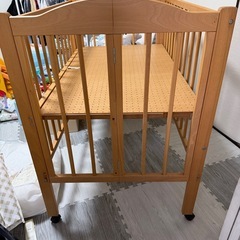 ベビーベット　木製　キャスターつき付きの画像