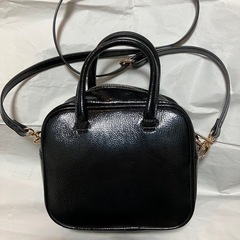 新品、黒エナメルバッグの画像