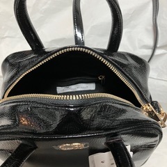 新品、黒エナメルバッグの画像
