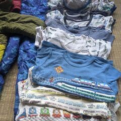 110　男の子　冬服　17点　アウター　ジャンプスーツ　肌着　パジャマ　セット　まとめの画像