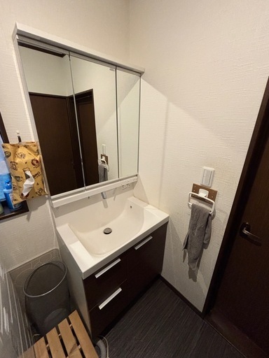 中古リクシル洗面台LC　三面鏡　愛知県