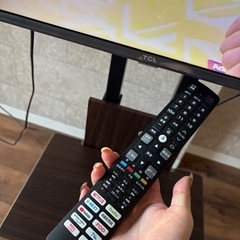 2024年製　TCL 40インチ 2Kスマート液晶テレビ 40S5401 リモコン付き スマートテレビ TV テレビ台セットの画像