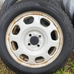 スタッドレスタイヤとホイールセットですの画像