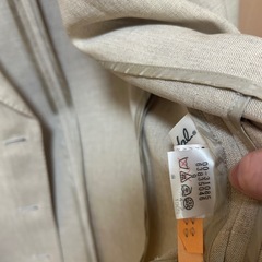 ベージュ　ジャケットの画像