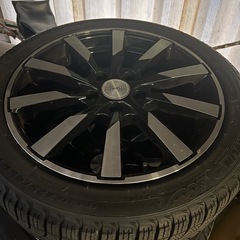 スノータイヤとホイールの画像