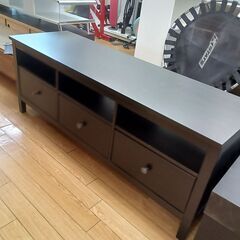 ★リユースのサカイつくば店★TK7214 IKEA TVボード ブラック H57×D47×W148 クリーニング済みの画像
