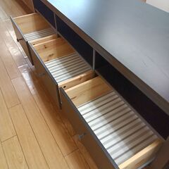 ★リユースのサカイつくば店★TK7214 IKEA TVボード ブラック H57×D47×W148 クリーニング済みの画像