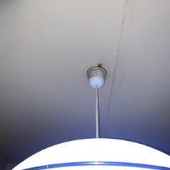 シンプルモダンデザインの円形蛍光灯。の画像